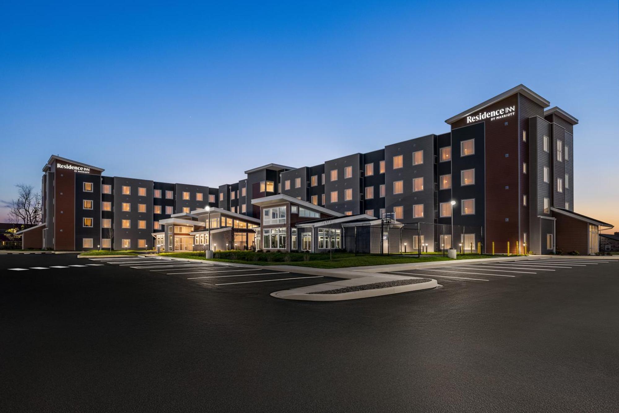By Marriott Mechanicsburg 3*