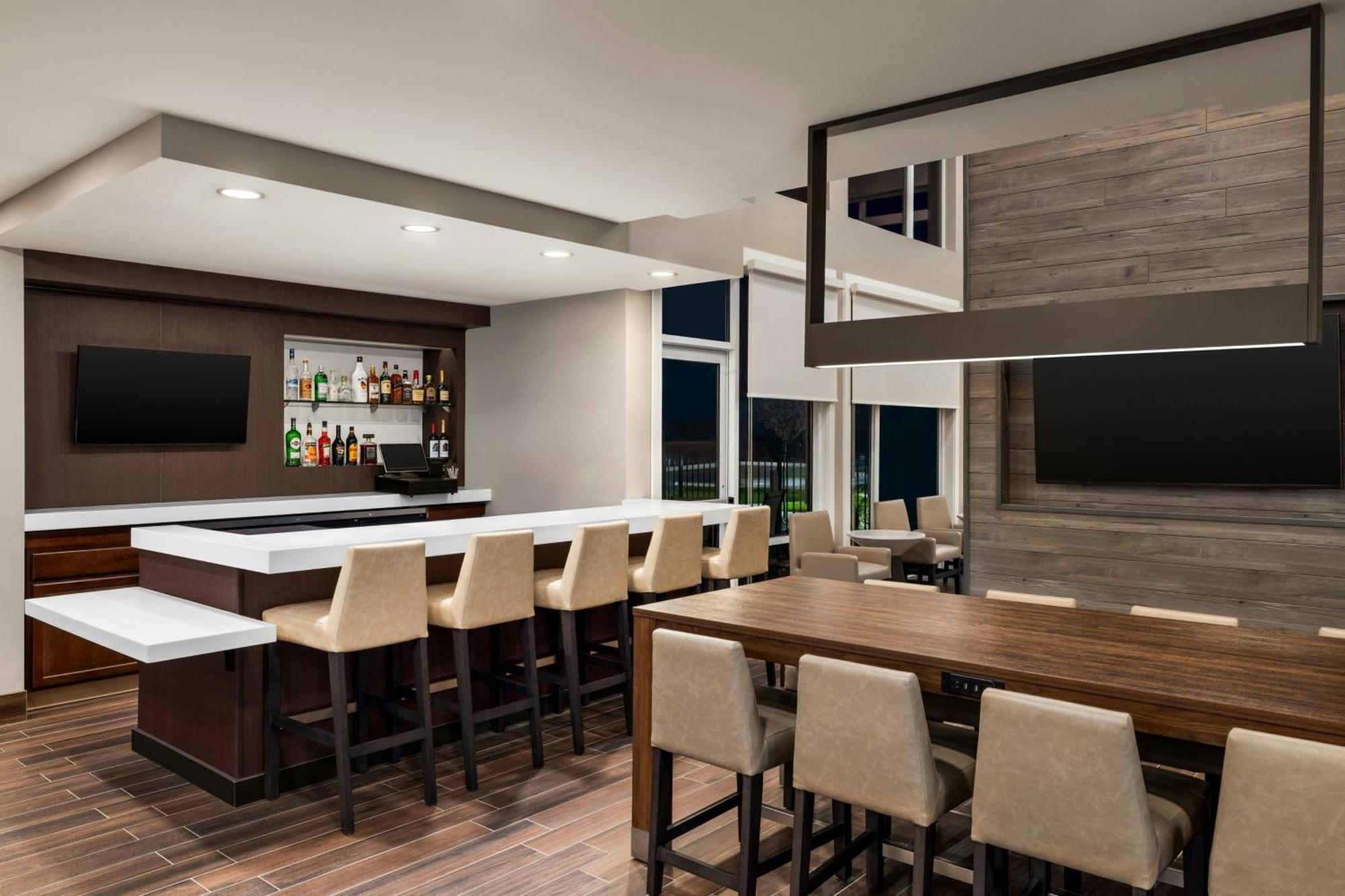 By Marriott Mechanicsburg Hotel 3*